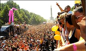 Edição brasileira da Love Parade seleciona Djs