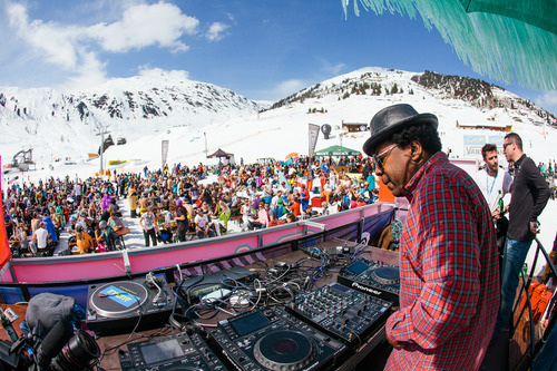 FESTIVAL SNOWBOMBING 2014 FESTIVAL SNOWBOMBING 2014