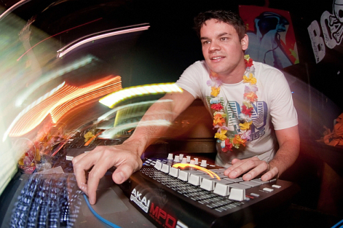 DESTAQUE DO DJ JOAO BRASIL NA CENA ELETRONICA