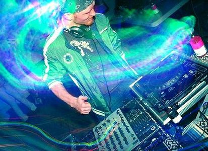 RELACOES ENTRE TECNICA DE DJ E XAMANISMO